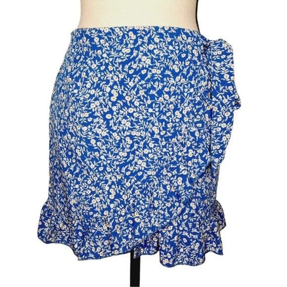 ❤️ 🆕 AMAZING Floral Skirt Size M - Picture 1 of 8